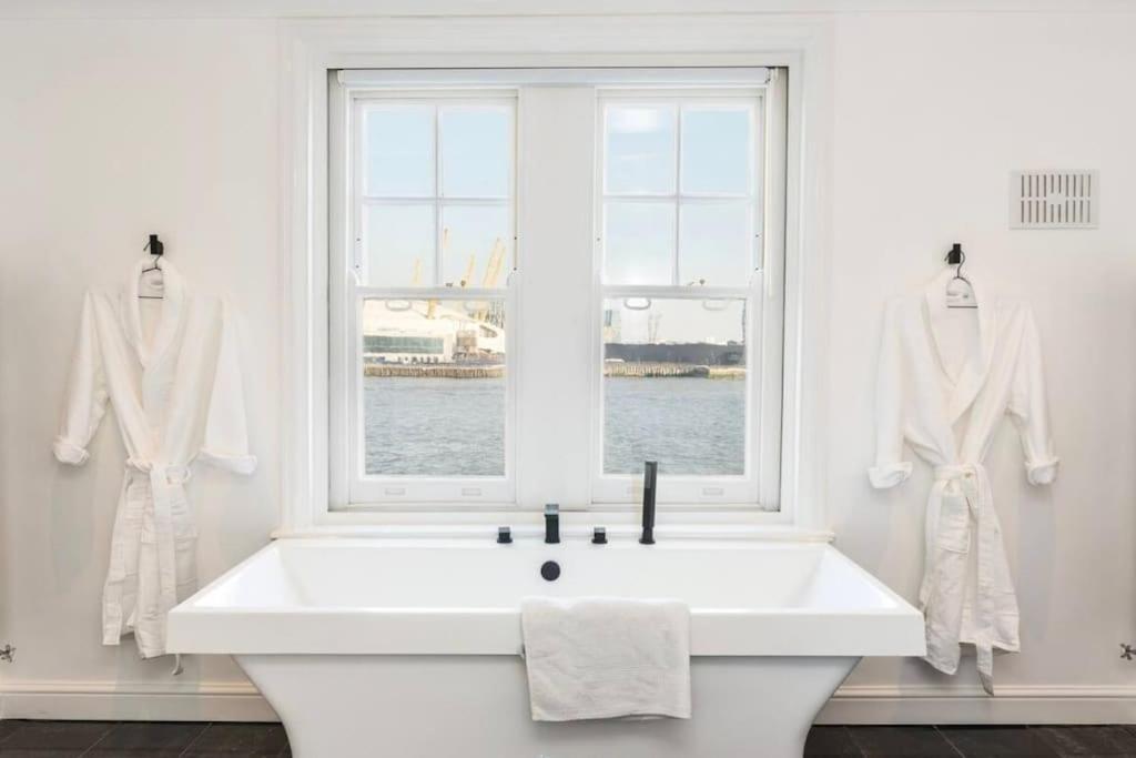 3 X Bedroom Riverside Flat With Hot Tub On Roof Terrace London Bagian luar foto