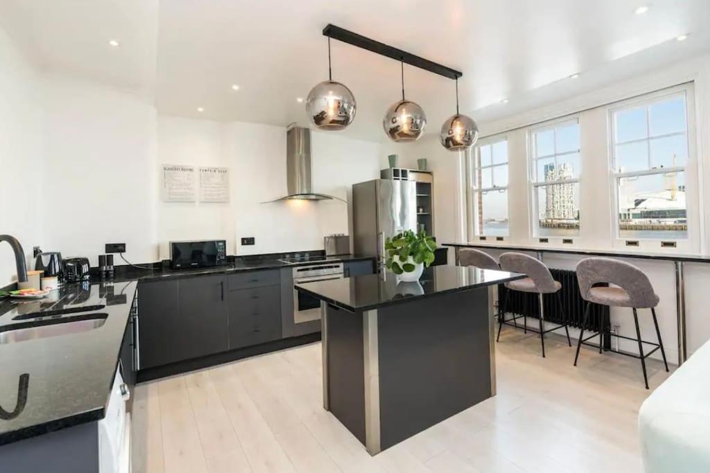 3 X Bedroom Riverside Flat With Hot Tub On Roof Terrace London Bagian luar foto