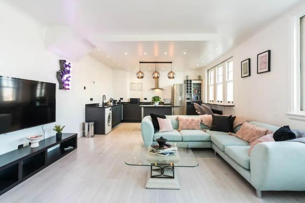 3 X Bedroom Riverside Flat With Hot Tub On Roof Terrace London Bagian luar foto
