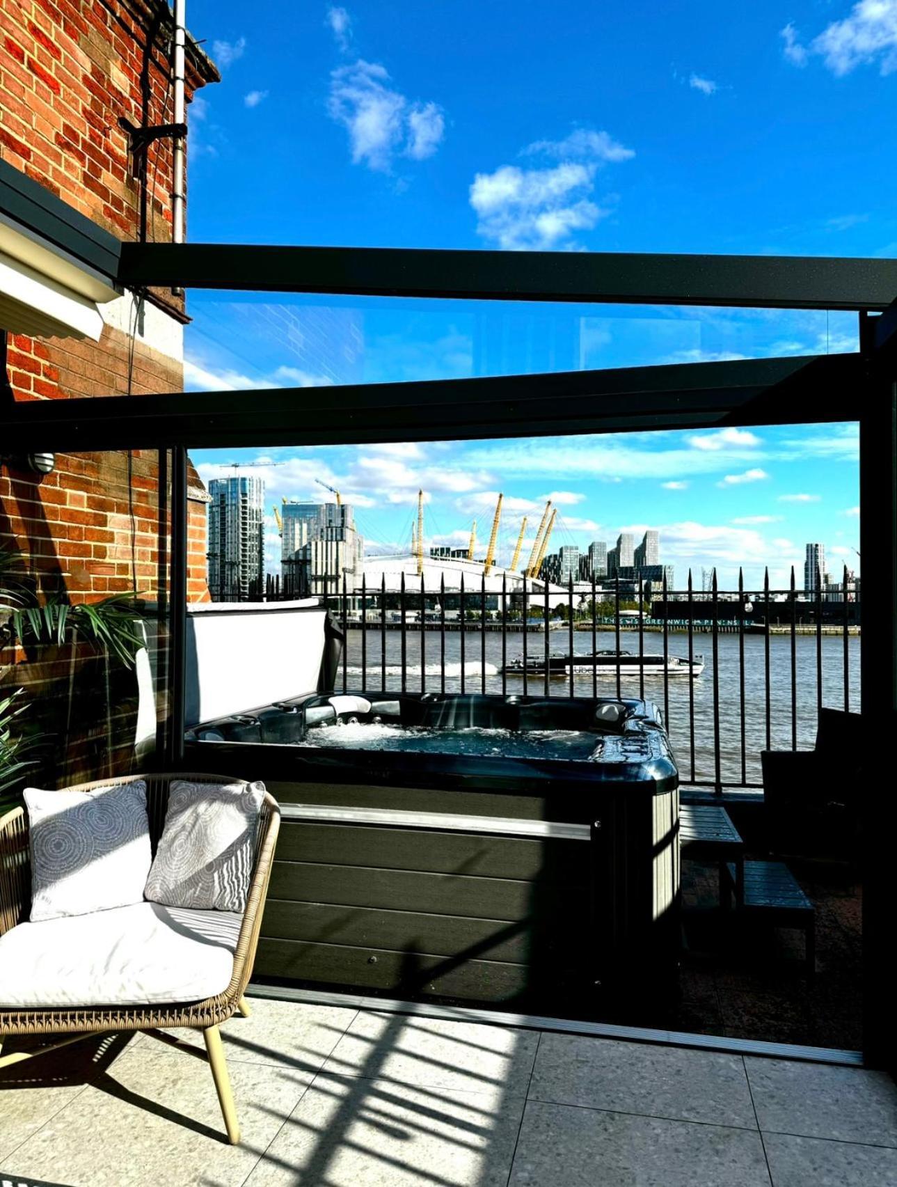 3 X Bedroom Riverside Flat With Hot Tub On Roof Terrace London Bagian luar foto