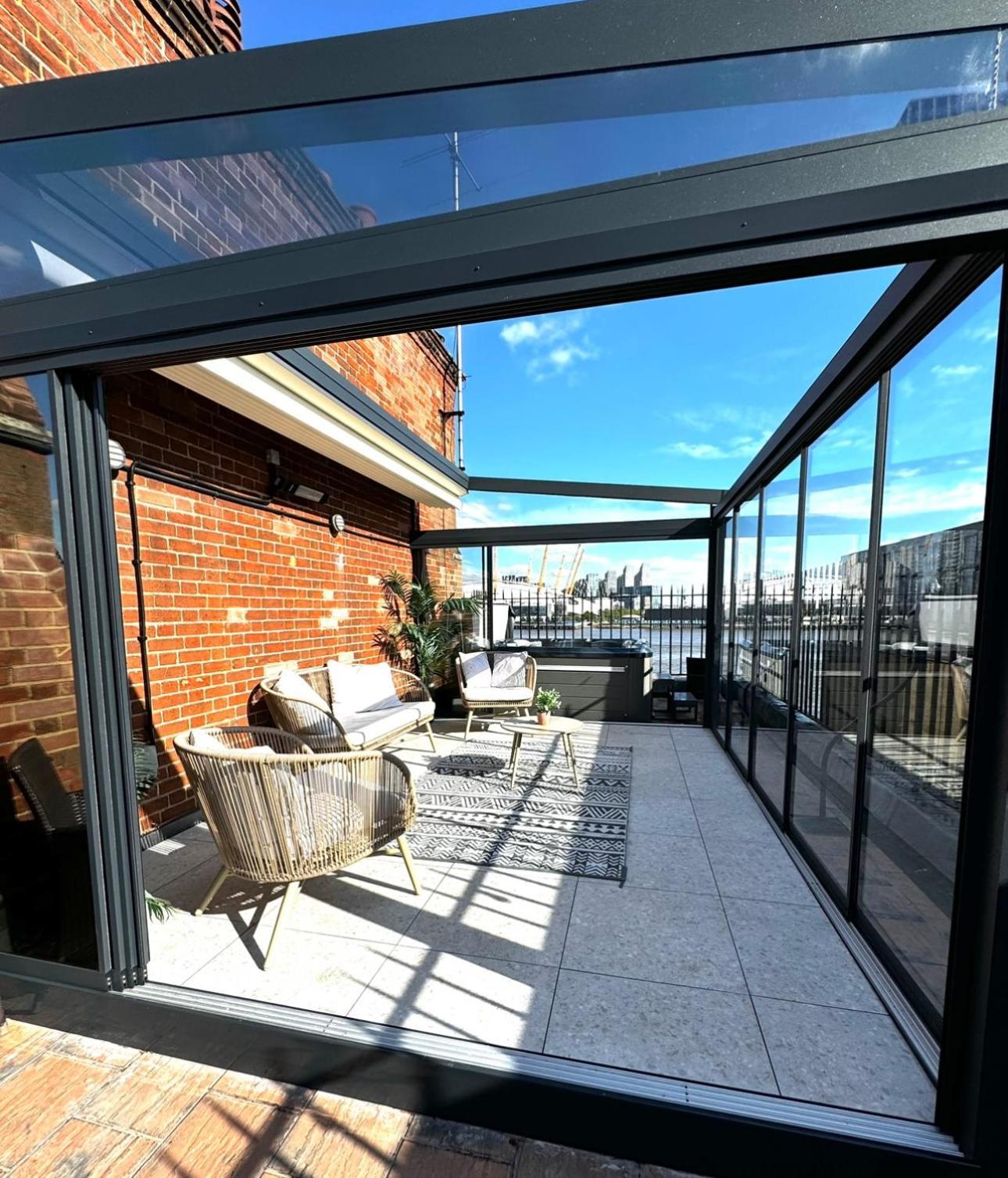 3 X Bedroom Riverside Flat With Hot Tub On Roof Terrace London Bagian luar foto